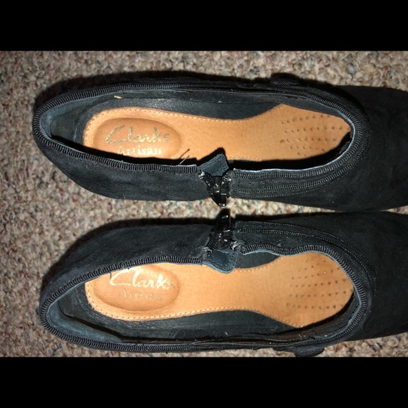 Clark’s black suede ankle booties - Picture 3 of 7